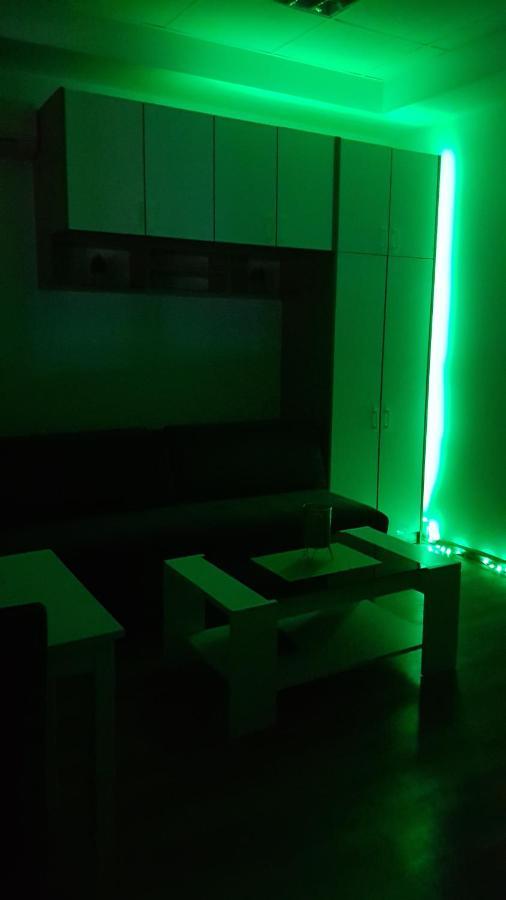 Central Apartment With 24-7 Building Security Novi Sad Dış mekan fotoğraf
