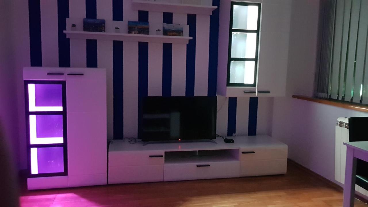 Central Apartment With 24-7 Building Security Novi Sad Dış mekan fotoğraf